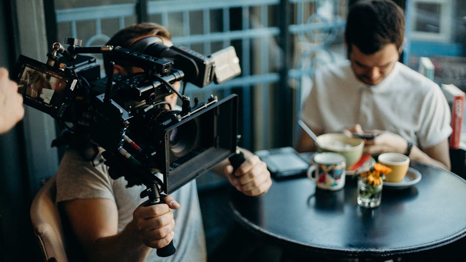 Tvorca obsahu natáča video pre sociálne médiá